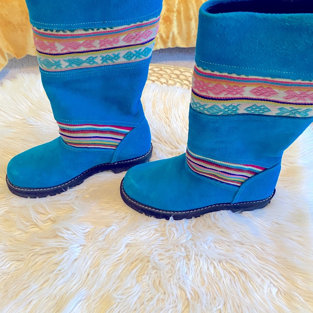 CATs steel toe boots with Aztec rainbow 🌈 print.